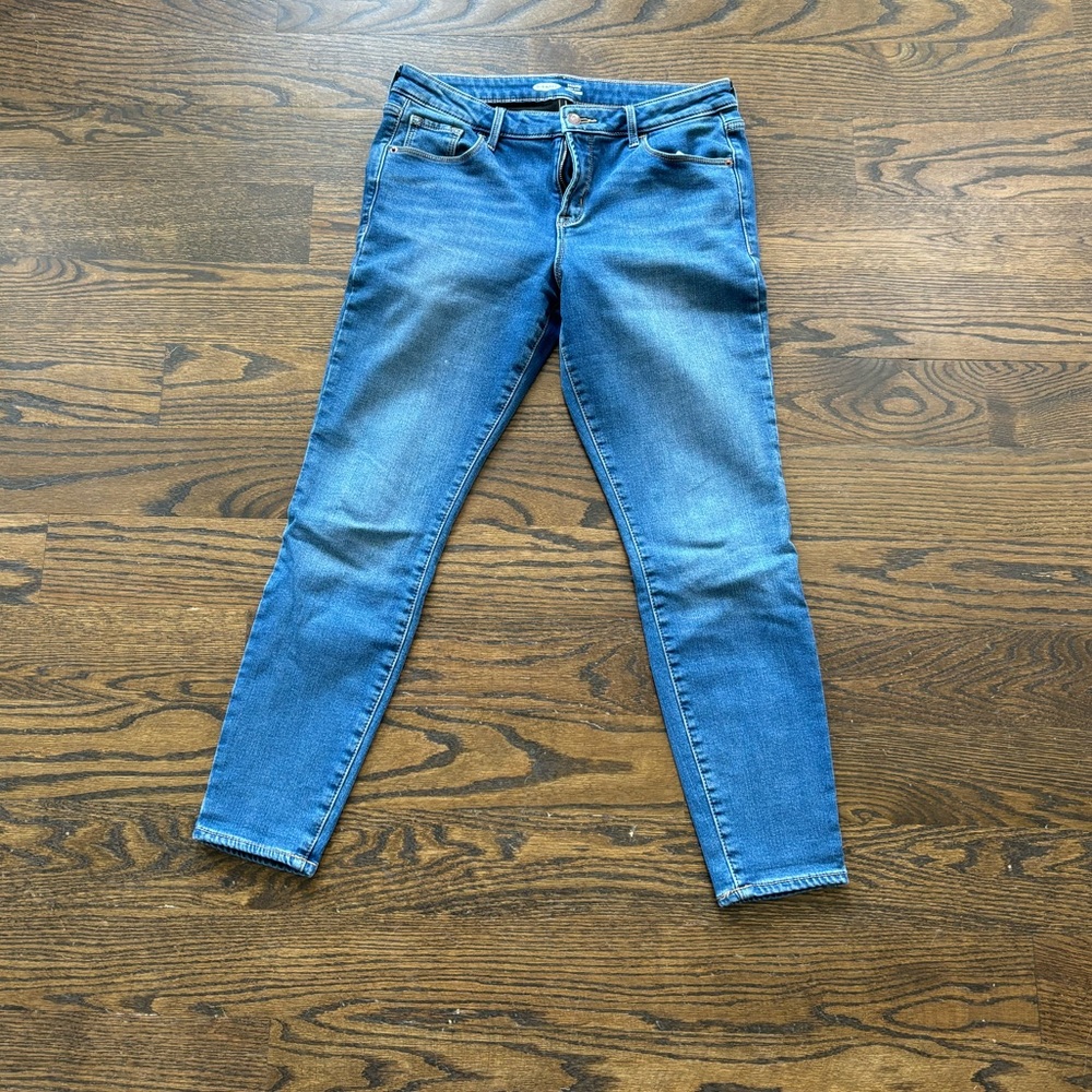Old navy rockstar super skinny built in warm. Size 12 jeans
